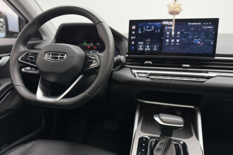 吉利汽车 帝豪 2023款 第4代冠军版 1.5L CVT尊贵型中控内饰7003