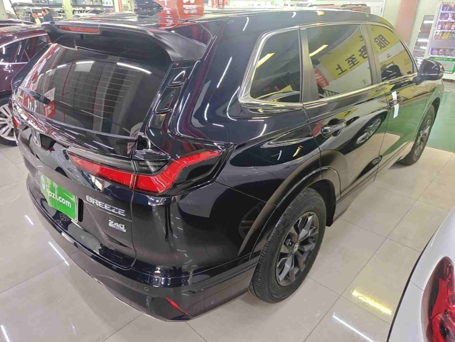车辆右后45度角外观展示