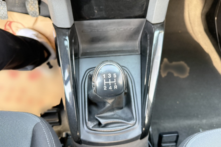 福特 翼搏 2013款 1.5L 手动风尚型局部细节18