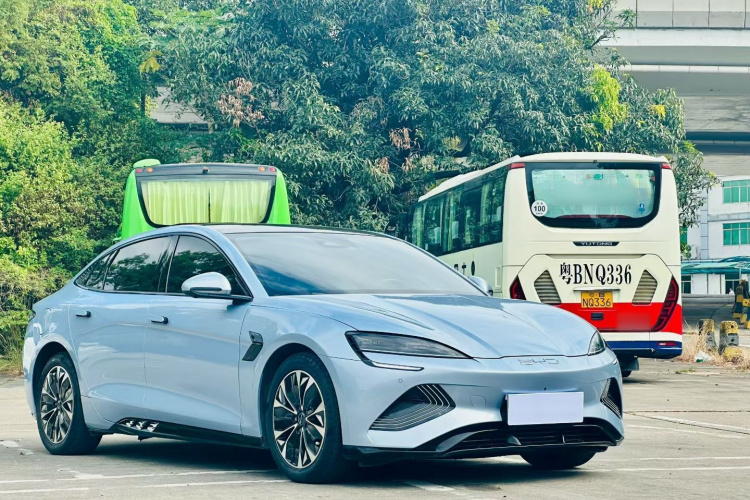 比亚迪 海豹 2022款 550km 标准续航后驱版尊贵型车身外观3