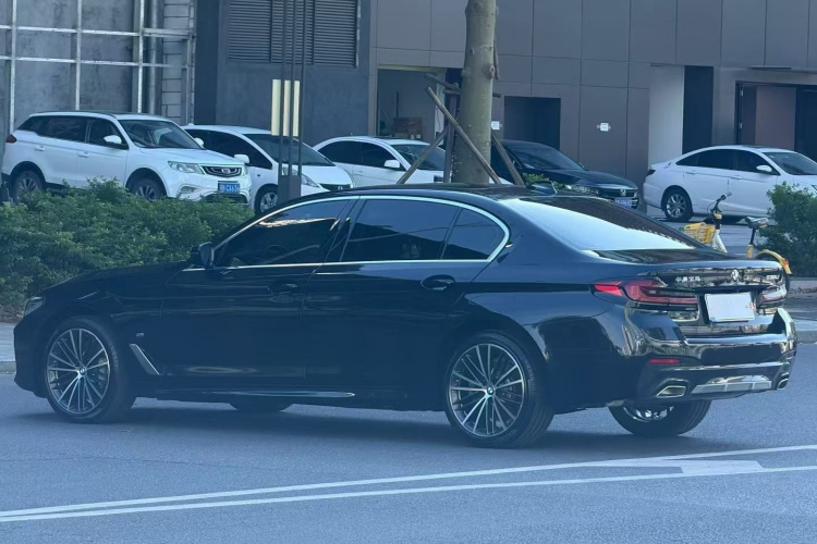 宝马5系 2023款 530Li 领先型 M运动套装车身外观6004