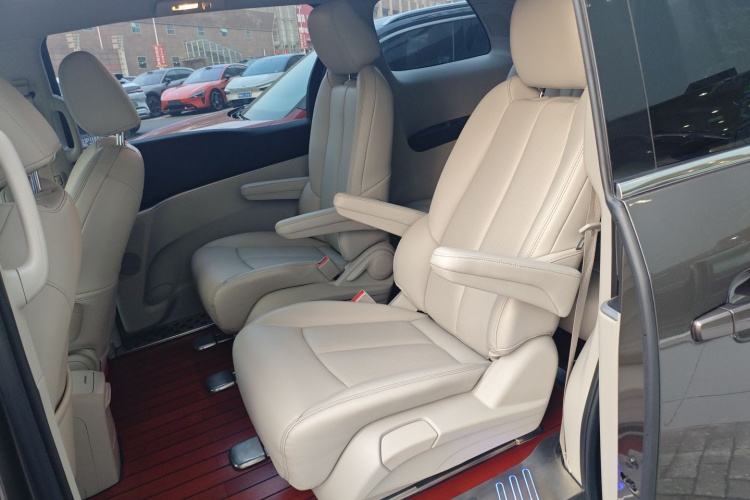 别克GL8 2023款 陆上公务舱 舒适型中控内饰21