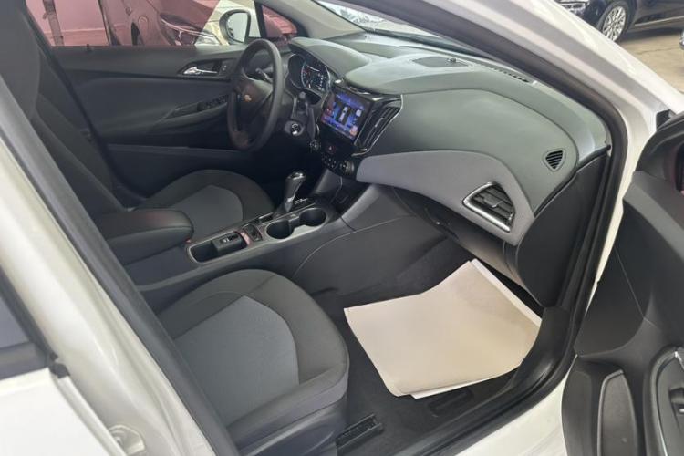 雪佛兰 科鲁兹 2018款 320 自动先锋天窗版中控内饰7007