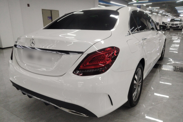 奔驰C级 2019款 C 180 L 时尚型运动版车身外观7