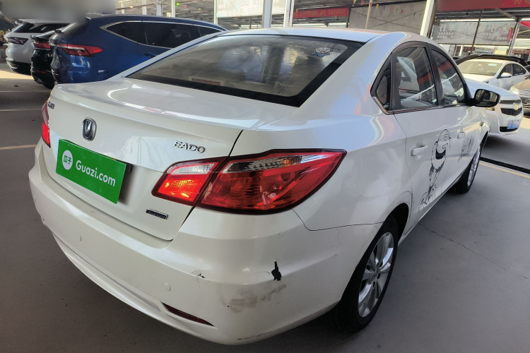 长安 逸动 2014款 1.6L 自动豪华型车身外观6005