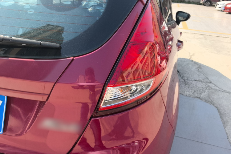 福特 嘉年华 2013款 两厢 1.5L 自动时尚型车身外观9