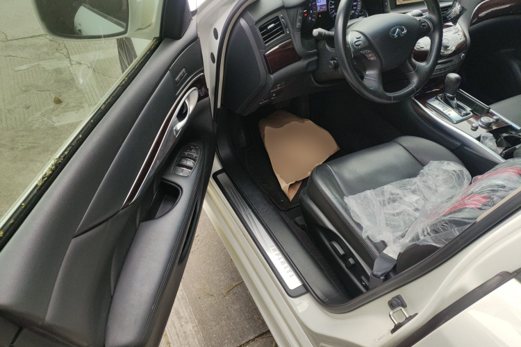 英菲尼迪Q70 2013款 Q70L 2.5L 舒适版中控内饰20