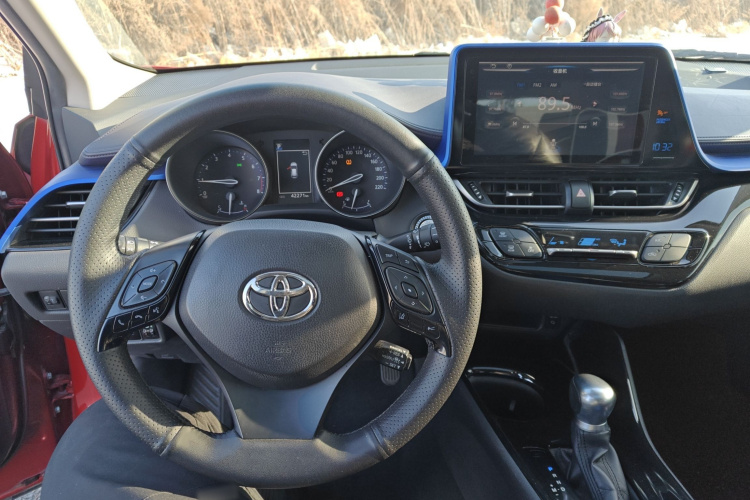 丰田C-HR 2018款 2.0L 领先天窗版 国V局部细节13