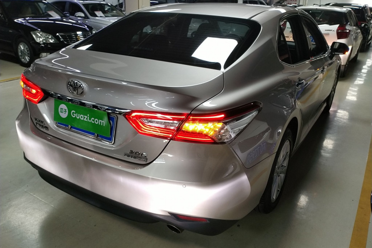 丰田 凯美瑞 2018款 2.0G 豪华版车身外观7