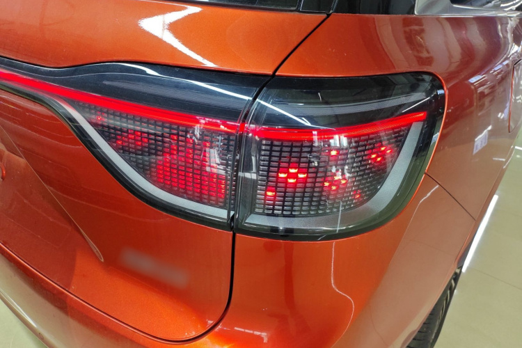 鸿蒙智行 问界M9 2024款 增程 Ultra版 52kWh 5座版车身外观9