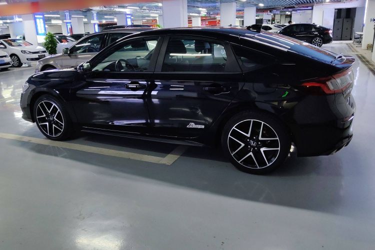 本田 思域 2023款 HATCHBACK 240TURBO 手动极劲版车身外观4