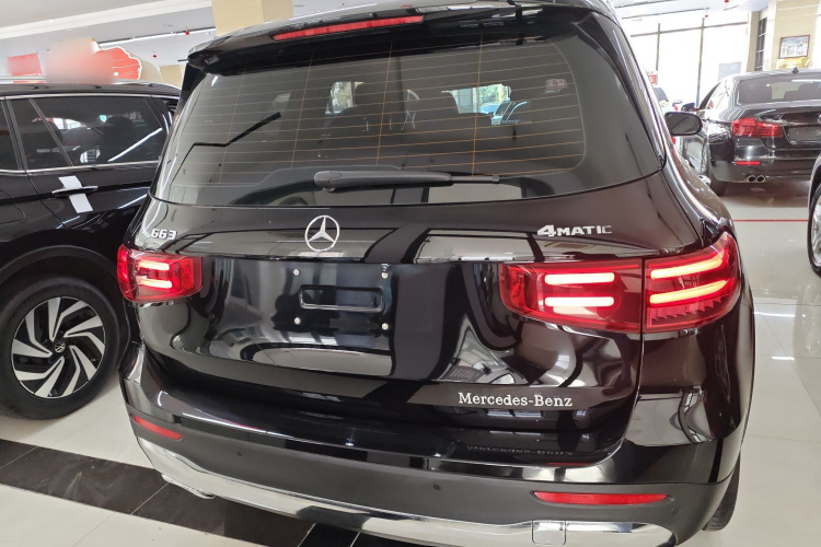 奔驰GLB 2024款 改款 GLB 220 时尚型车身外观6