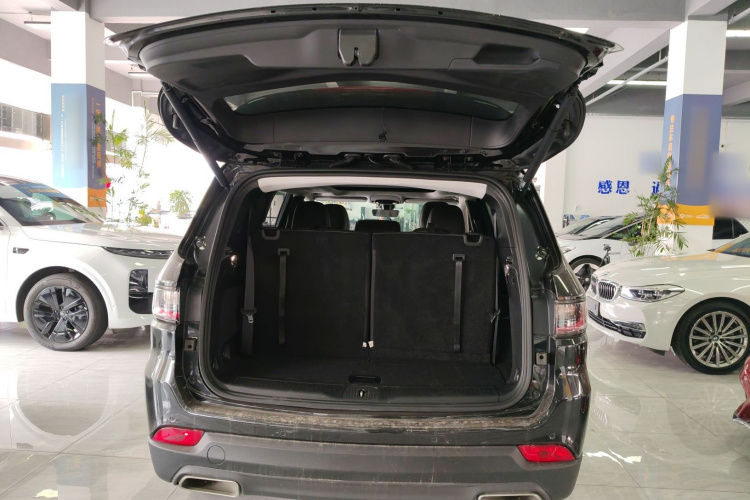 Jeep 大指挥官 2020款 2.0T 两驱精英版机舱底盘23