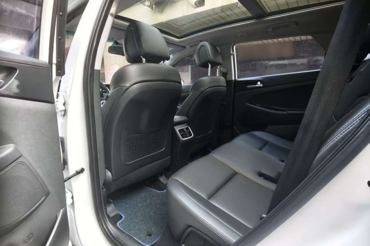 现代 途胜 2018款 1.6T 双离合两驱15周年特别版中控内饰7002