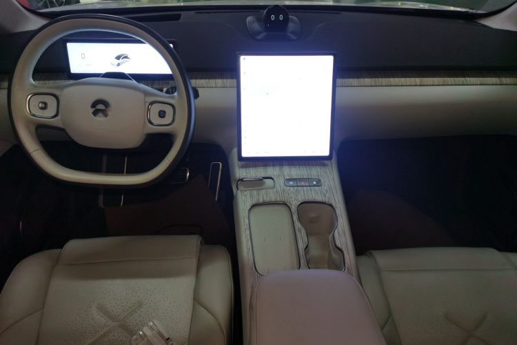 蔚来ET7 2022款 100kWh 首发版中控内饰7002