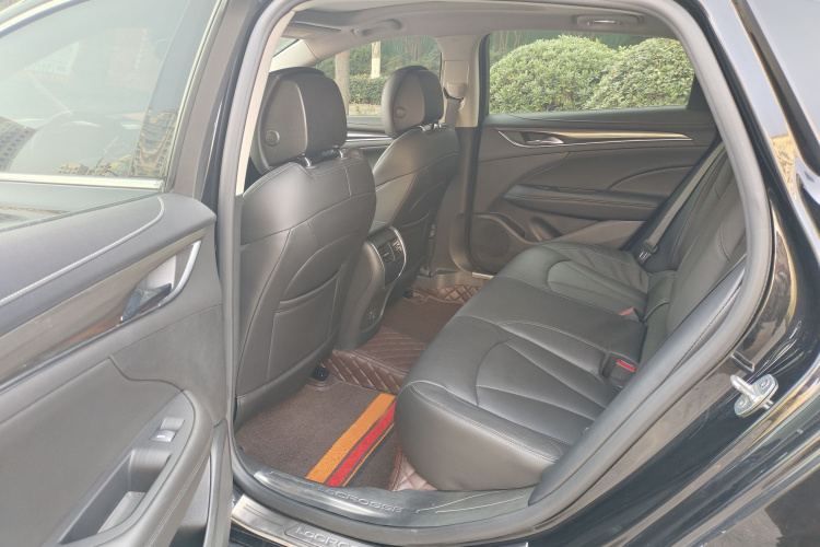 别克 君越 2019款 28T 豪华型中控内饰7004