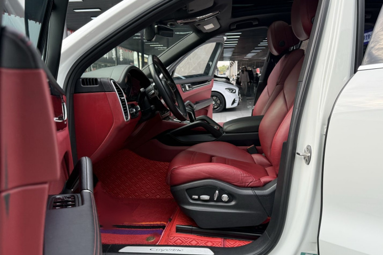 保时捷 2018款 Cayenne 3.0T中控内饰7005