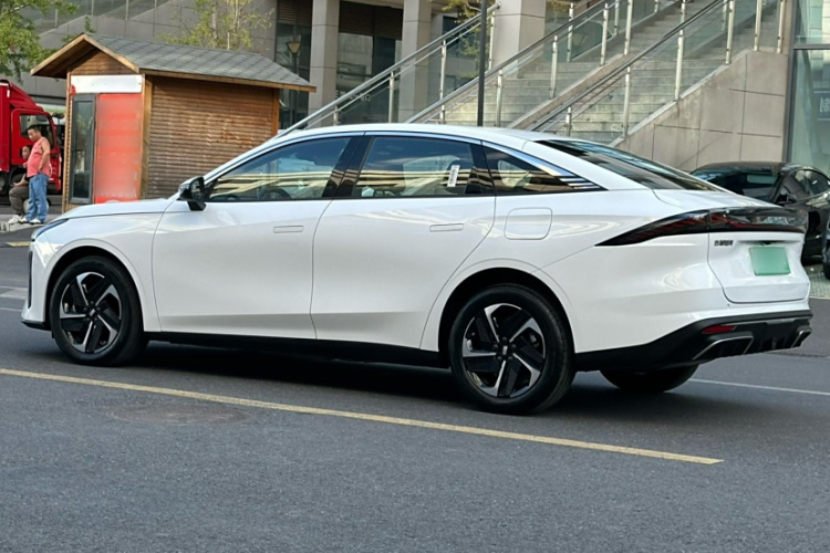 吉利银河 银河L6 2023款 60km PLUS车身外观6006