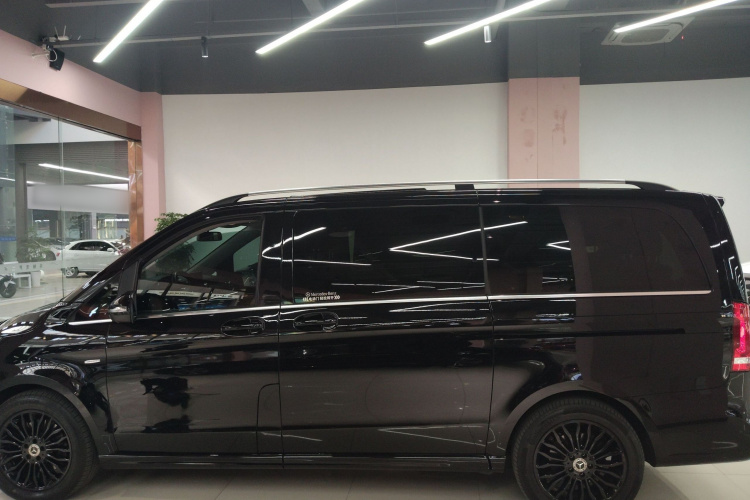 奔驰V级 2018款 V 260 尊贵版 国VI车身外观4