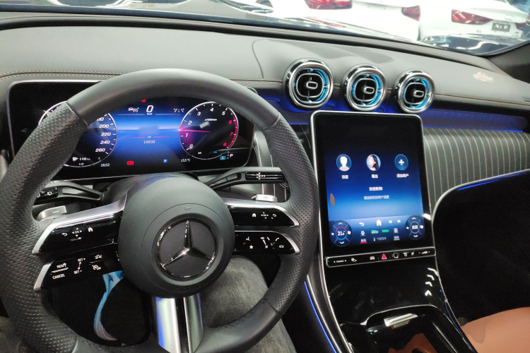 奔驰GLC 2024款  改款 GLC 260 L 4MATIC 豪华型 5座中控内饰12