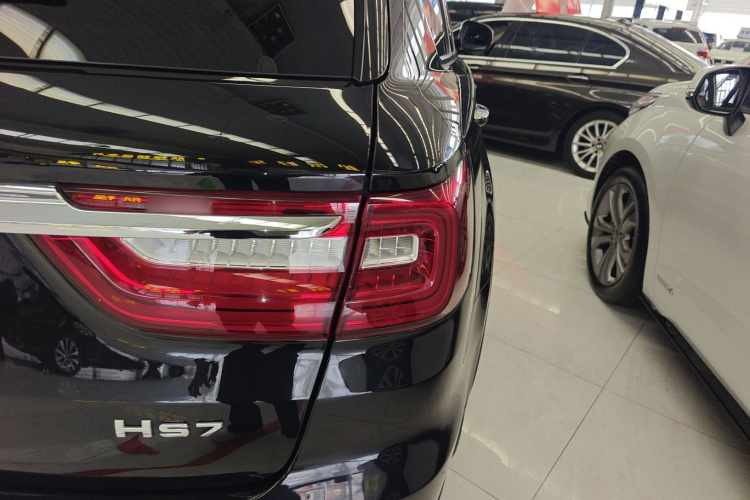 红旗HS7 2022款 2.0T DCT两驱智联旗享版 五座车身外观9