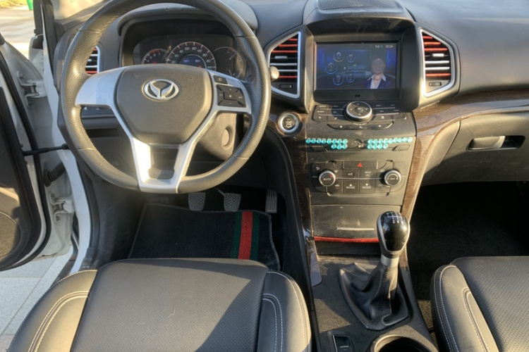 北汽幻速S6 2016款 1.5T 手动领先型中控内饰7001