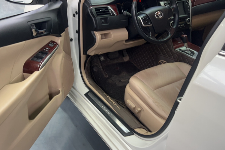 丰田 凯美瑞 2013款 2.0G 舒适版中控内饰20