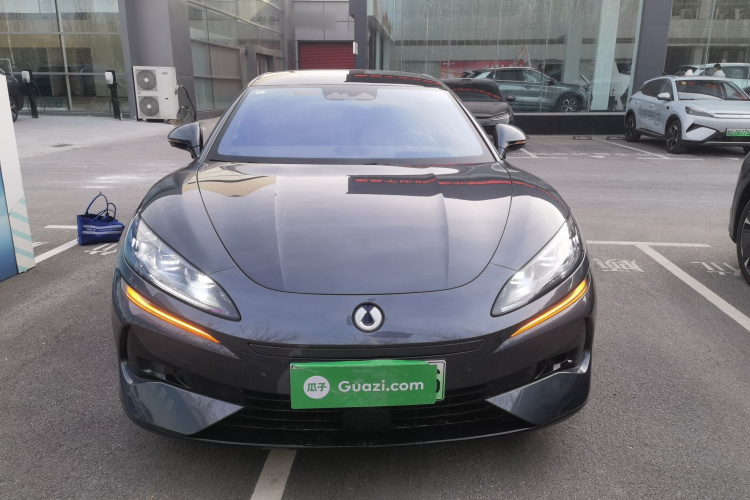 腾势Z9 2024款 1100km 四驱Ultra版车身外观2