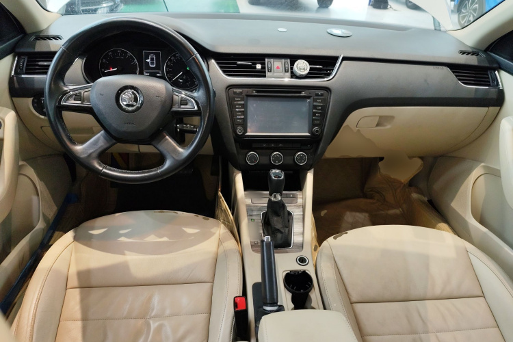 斯柯达 明锐 2015款 1.6L 自动逸俊版中控内饰12