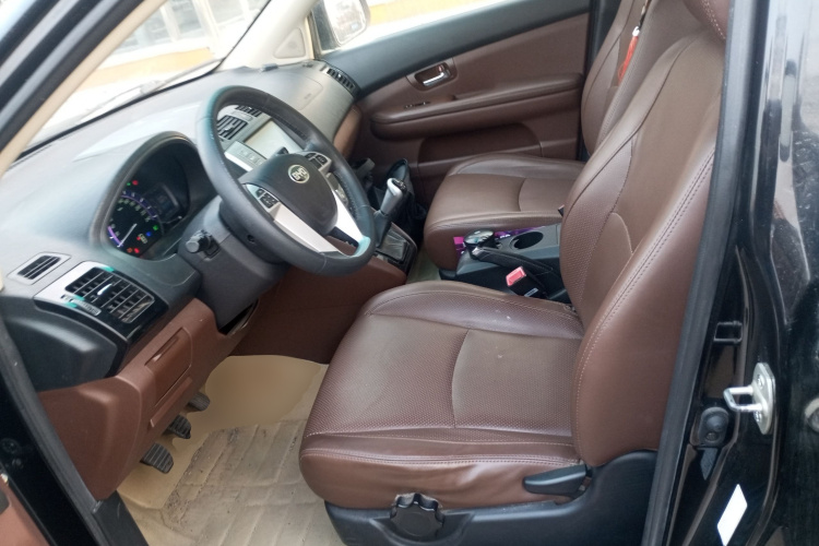 比亚迪S6 2014款 2.0L 手动豪华型 5座局部细节19