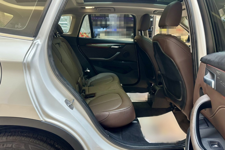 宝马X1 2019款 sDrive18Li 尊享型中控内饰7008