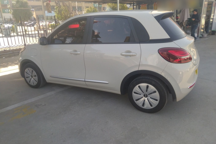 五菱汽车 五菱缤果 2023款 333km 快享款车身外观4