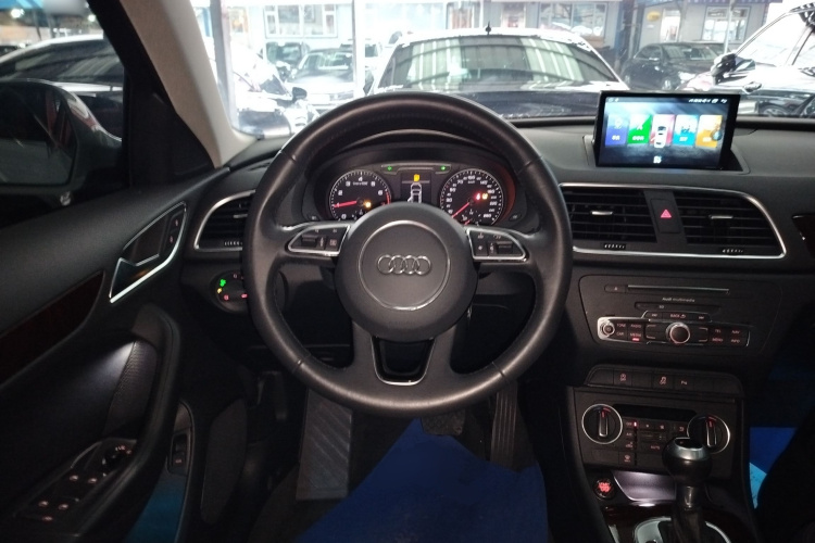 奥迪Q3 2018款 30周年年型 35 TFSI 时尚型局部细节13