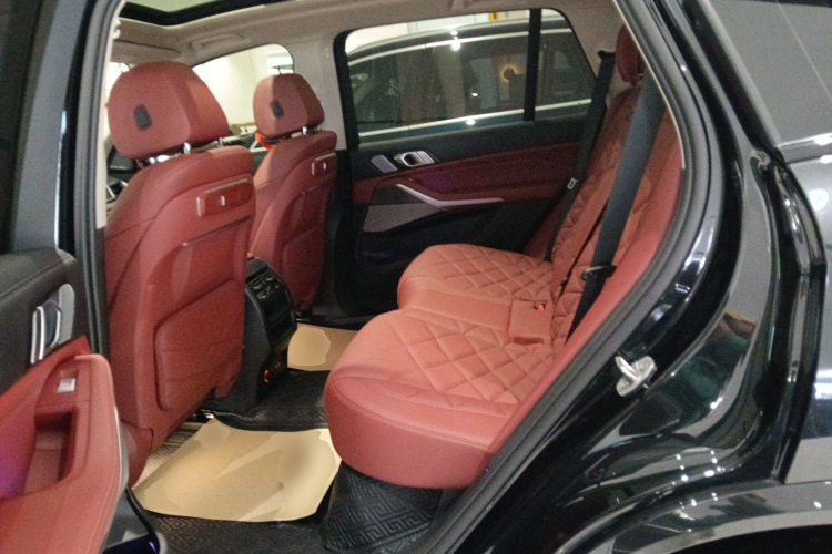 宝马X5 2023款 xDrive 30Li 尊享型M运动曜夜套装中控内饰21