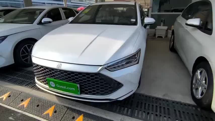 比亚迪 秦PLUS 2024款  荣耀版 DM-i 120KM超越型实拍1