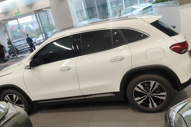 奔驰GLA 2023款 GLA 220车身外观4