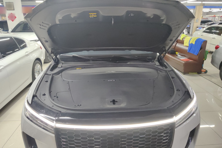 理想汽车 理想ONE 2021款 增程6座版机舱底盘24