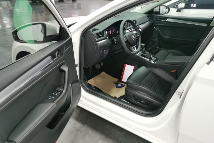 斯柯达 速派 2019款 改款 TSI330 DSG舒适版中控内饰7003