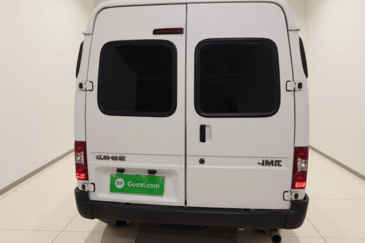 江铃 特顺 2019款 2.8T商运型短轴中顶6座国VI JX493车身外观6