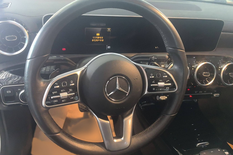 奔驰A级 2020款 改款 A 180 L 运动轿车局部细节13