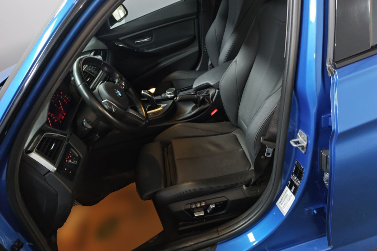 宝马3系 2018款 320Li 领先型M运动套装中控内饰19