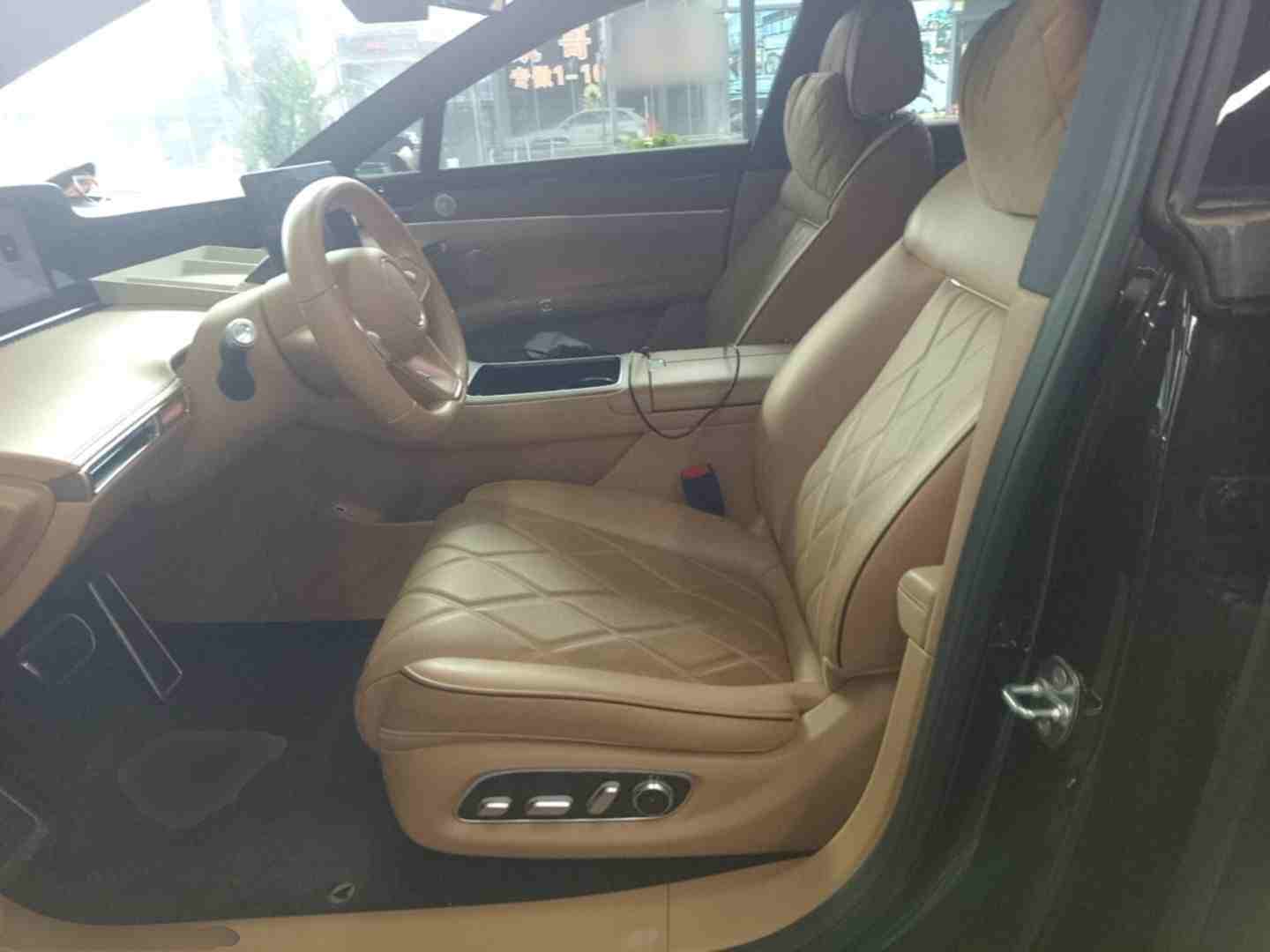 车辆左侧前座椅展示