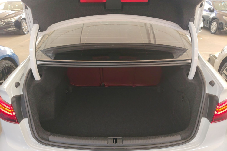 奥迪A3 2020款 改款 Limousine 35 TFSI 进取型 国VI机舱底盘23