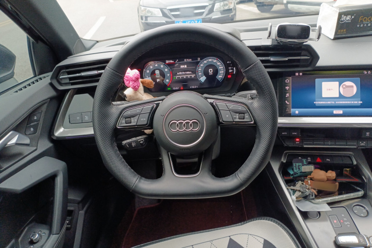 奥迪A3 2024款 A3L Limousine 35 TFSI 时尚运动型中控内饰13