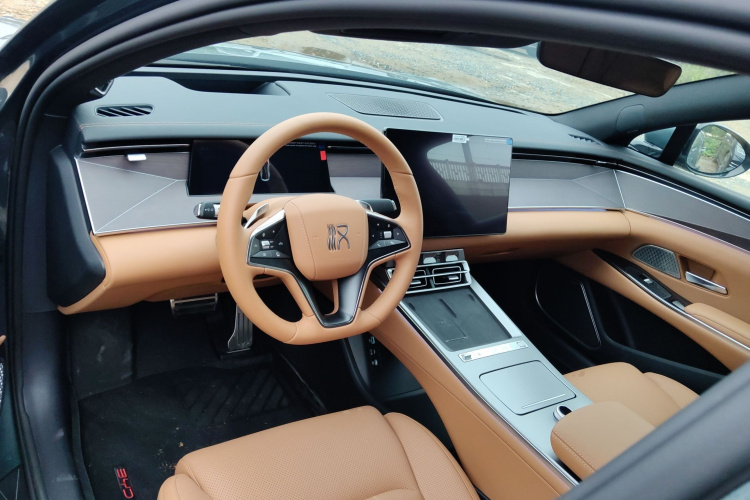 比亚迪 汉L 2025款 DM-p 四驱激光雷达旗舰型中控内饰12