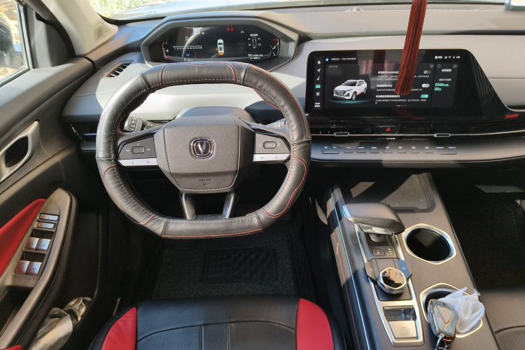 长安CS55PLUS 2022款 第二代 1.5T DCT尊贵型中控内饰13