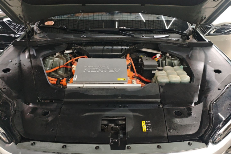 蔚来ES8 2020款 580KM 签名版 六座版机舱底盘24