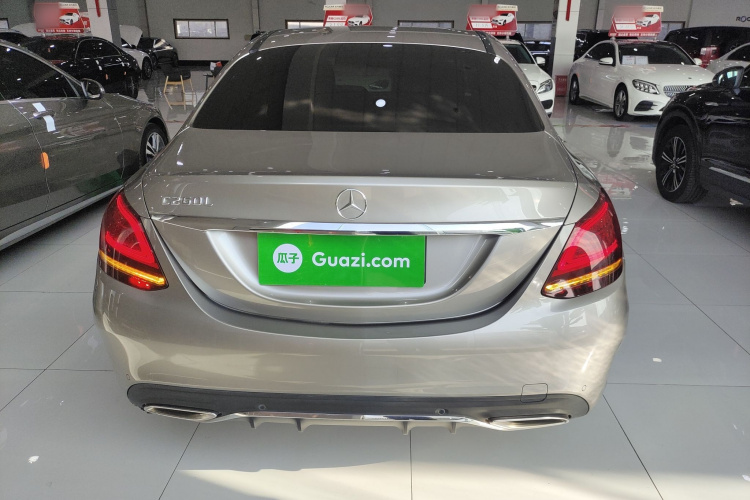 奔驰C级 2019款 C 180 L 时尚型运动版车身外观6