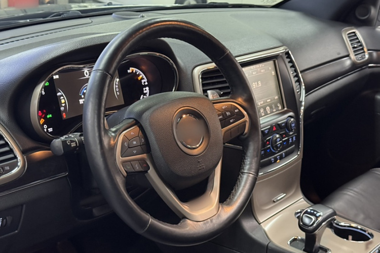 Jeep 大切诺基(进口) 2014款 3.0TD 柴油 舒享导航版局部细节13