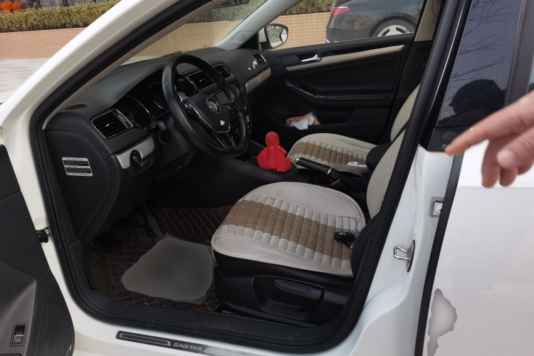 大众 速腾 2017款 230TSI 手动舒适型中控内饰19